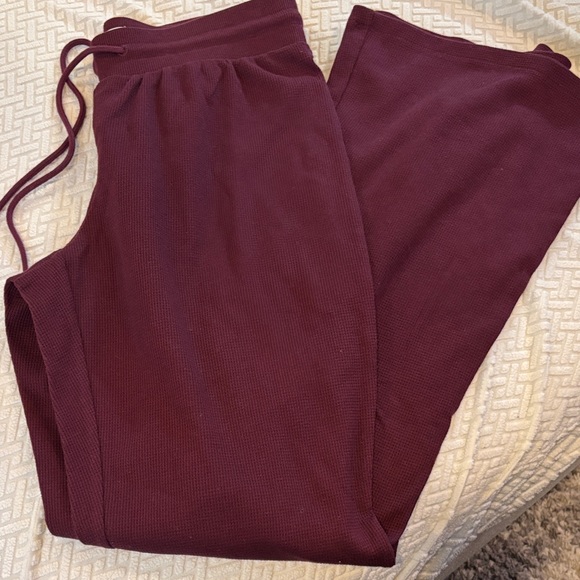 Aritzia Burgundy Lounge Waffle Luxe Pant Sunday Best, never worn, tags removed - Picture 3 of 6